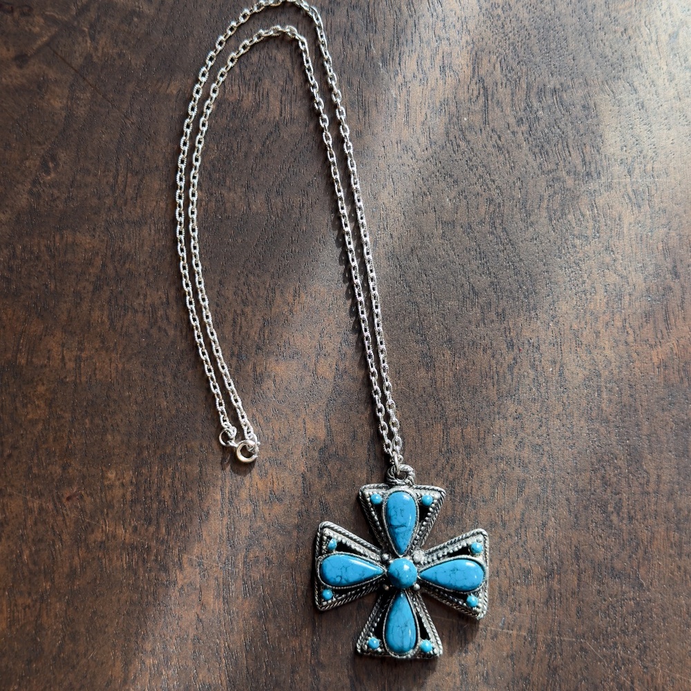 Vintage natural turquoise 2" pendant necklace